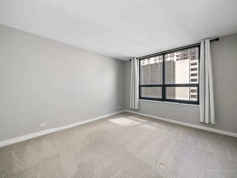 401 E Ontario St #409 — Photo 23