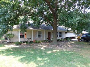 2820 W Highland Dr, Rogers, AR 72756