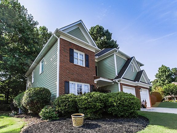 3rd image of 3927 Concord Walk Dr SE