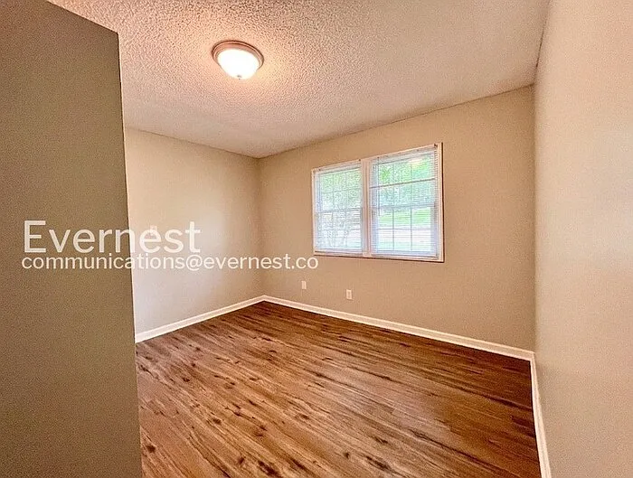 400 Wilcrest Dr — Photo 15