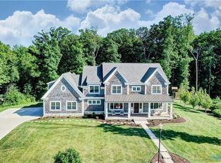 3299 Chapel Creek Dr, Perrysburg, OH 43551