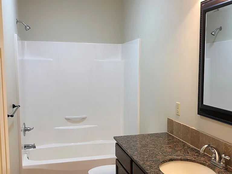 Full Bath (upstairs)