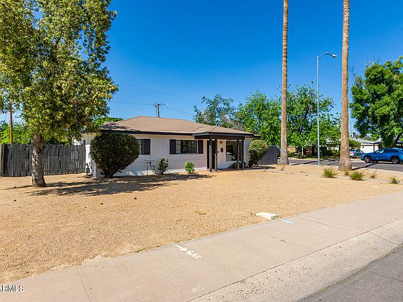 4th image of 240 W 9TH Place S