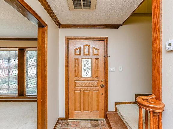 5th image of 906 Forsythe Ln