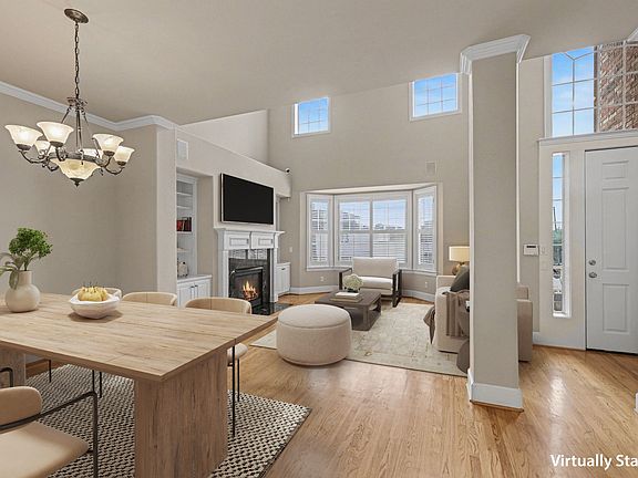 4th image of 2811 Welborn St