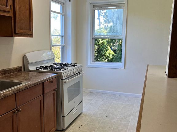 5th image of 745 Warburton Ave #1