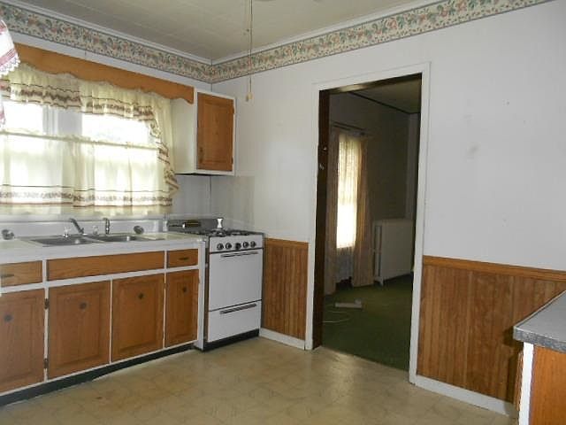 2nd image of 2001 S 4th St