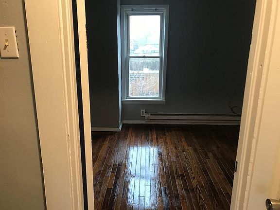 3rd image of 841 E 4th St