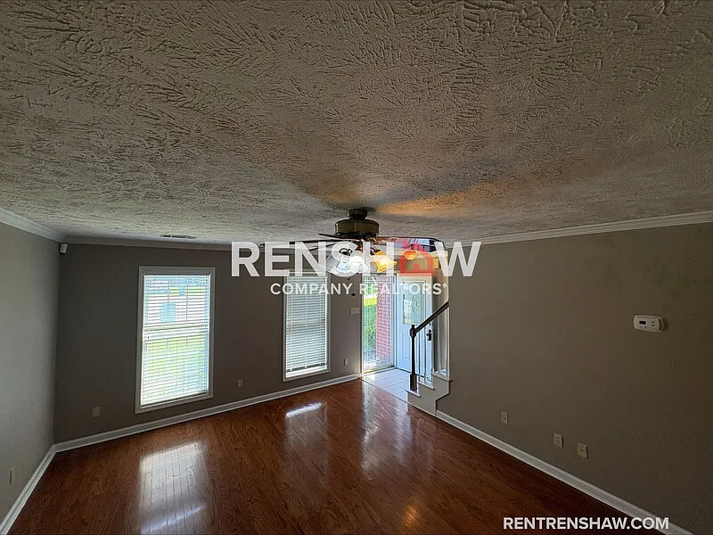 4 bed, 2.5 bath, 2034 sqft, $2,100 — Photo 2