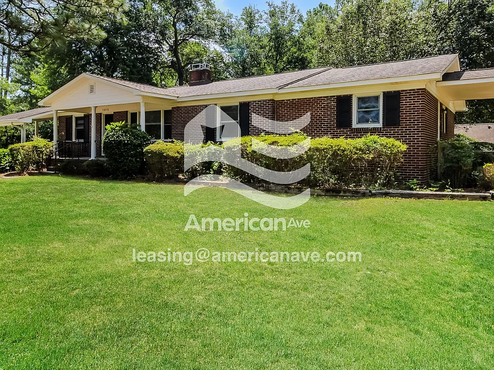1212 Pinehurst Dr