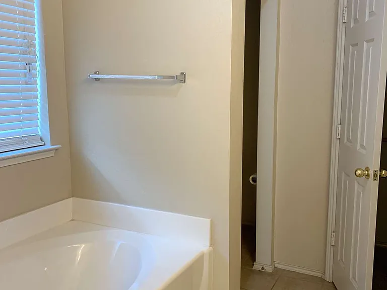 208 N Rolling Meadows Dr — Photo 18