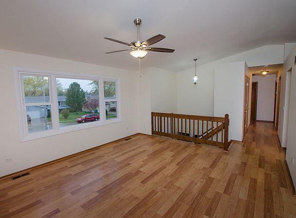 4th image of 15 Sheehan Dr