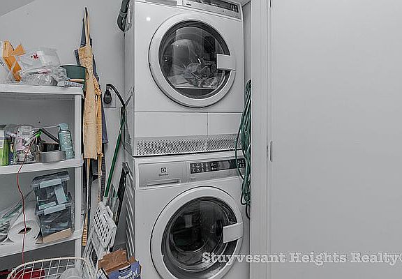 4th image of 218 Bainbridge St #2A
