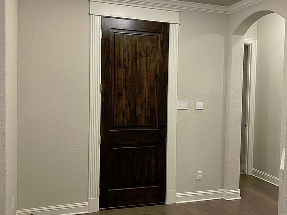 4th image of 401 Red Rock Ct