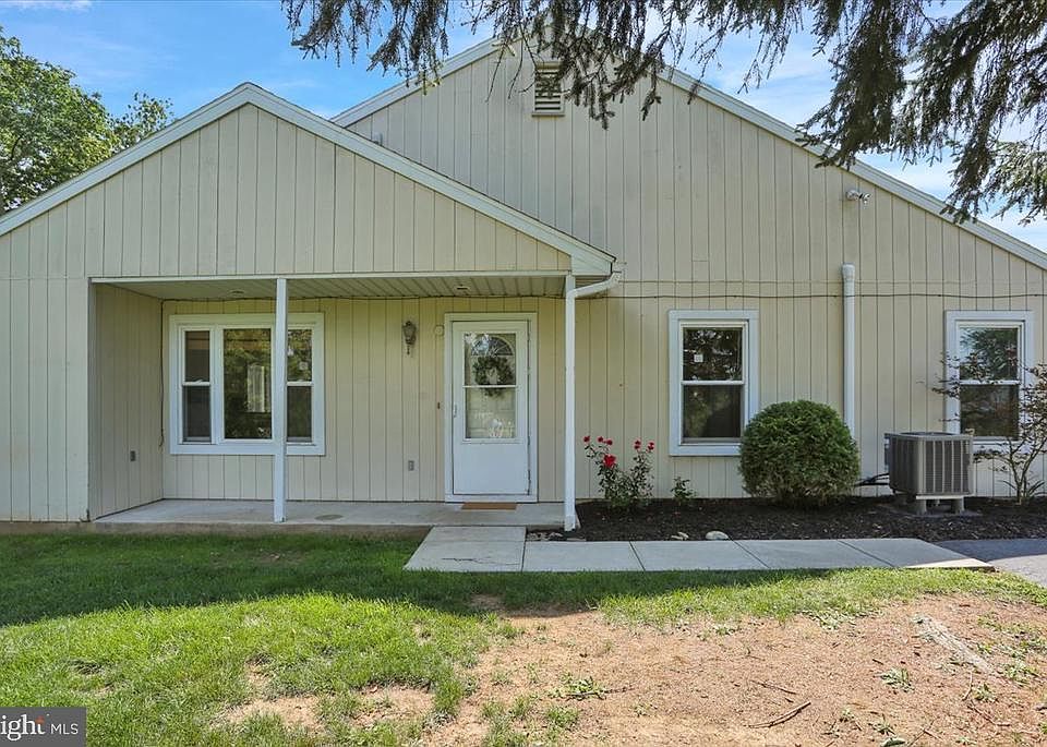 1st image of 216 Halsey Ave