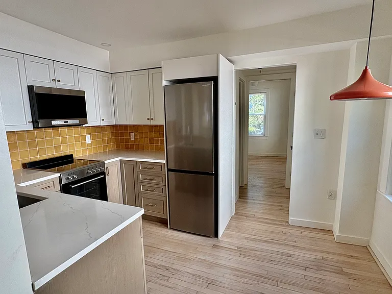 577 Franklin St #1L — Photo 2