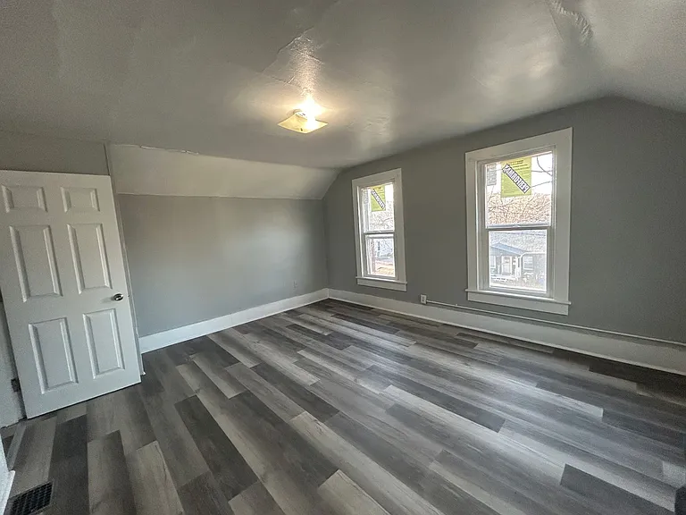 606 W 5th St #2 — Photo 1