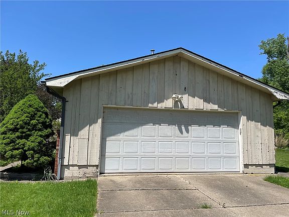 3rd image of 491 Wyoga Lake Blvd
