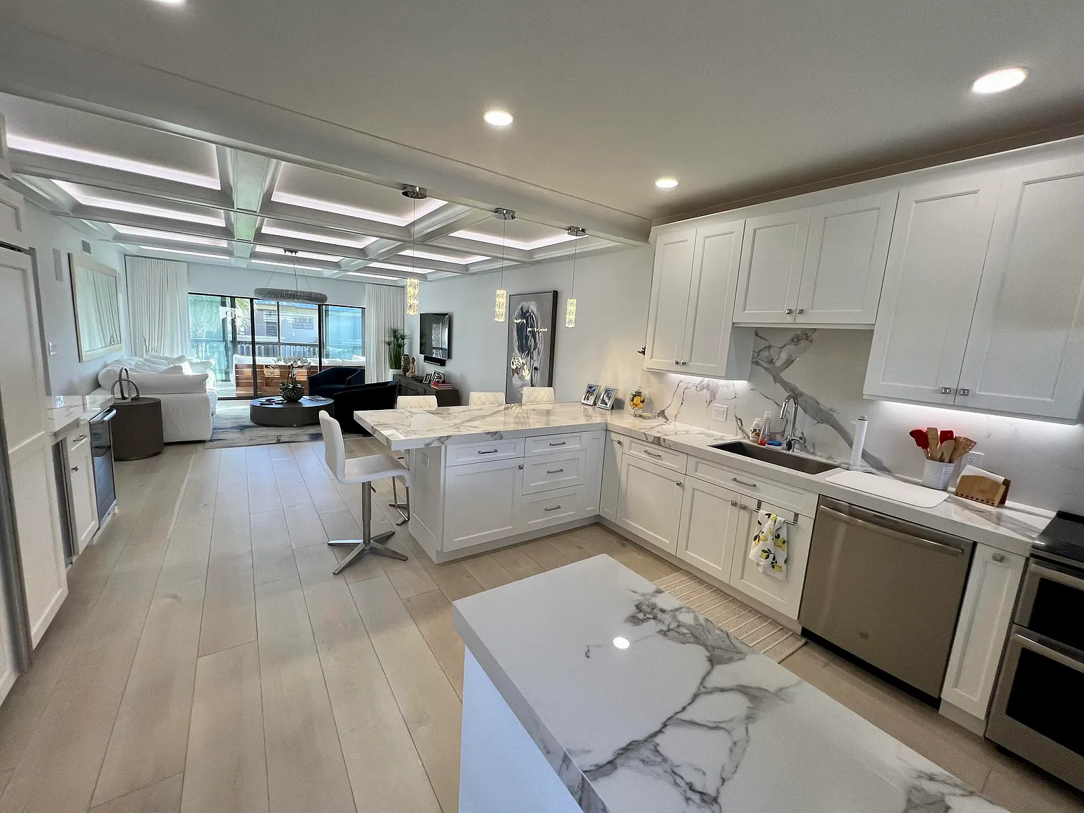 2 bed, 2.0 bath, 1235 sqft, $9,900 — Photo 4