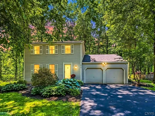 8750 Tallwood Rdg, Baldwinsville, NY 13027
