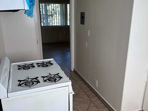 5th image of 723 E 6th St APT J