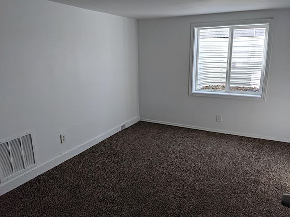 4th image of 1335 W Bismark Ave