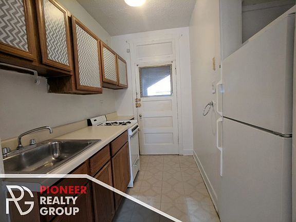 3rd image of 622 W Cornelia Ave #C624-n2