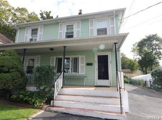 65 Cross St, Locust Valley, NY 11560