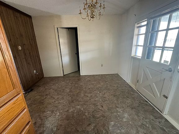 5th image of 513 Laurel Ln