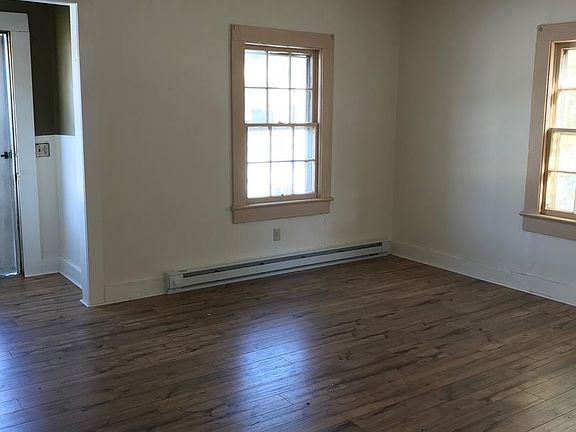 4th image of 1023 Spencer Ln