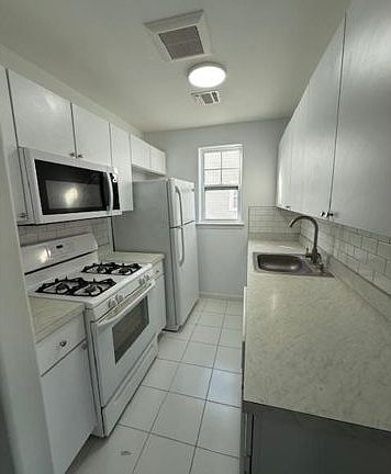 5th image of 162 Sea Grass Ln #B