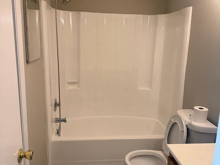 504 Wharf Ct — Photo 2