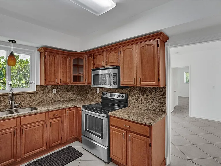 8851 Byron Ave — Photo 8