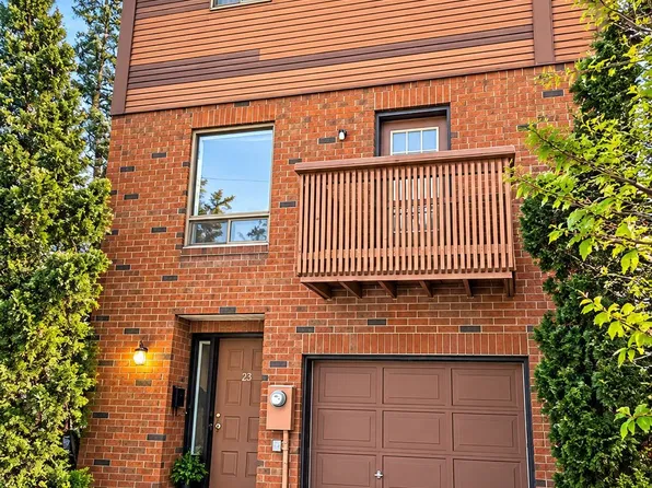 23 Black Forest Ln, Ottawa, ON K2H 9E6