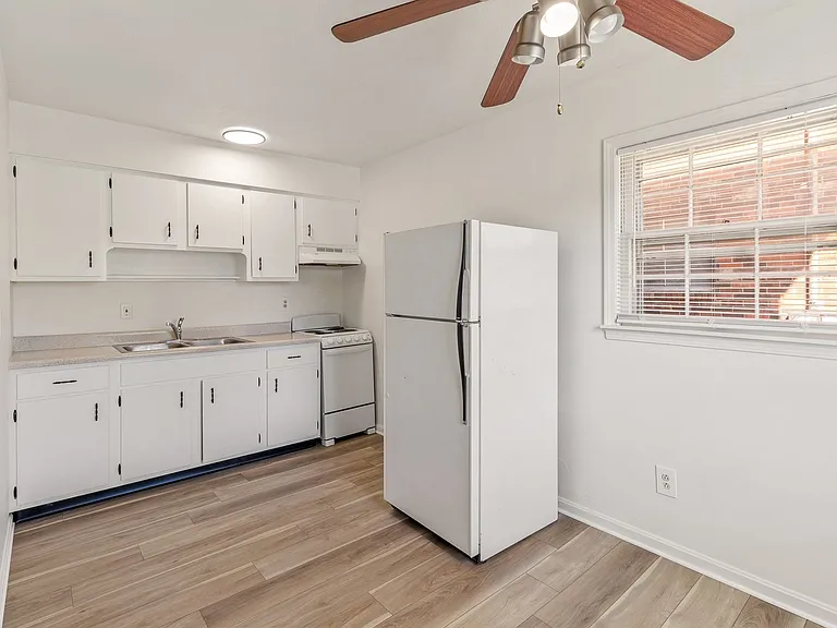 Foreman Apartments — Photo 37