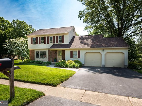 3rd image of 46 Winding Hill Dr