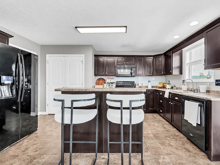 3460 Oak Creek Dr — Photo 20