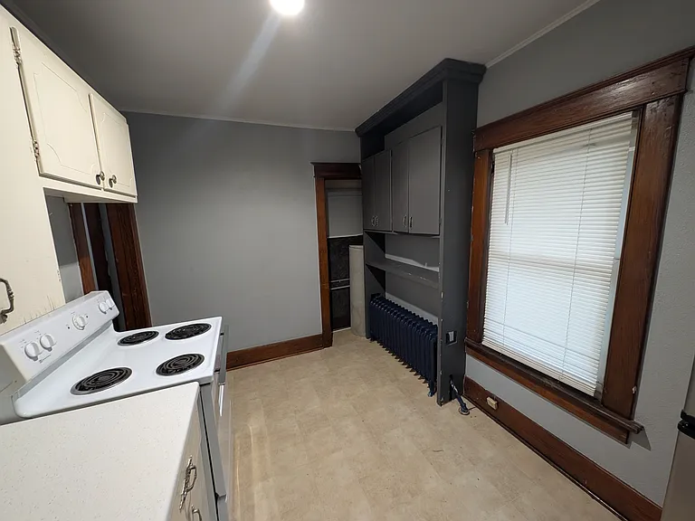 622 W 10th St #2 — Photo 13