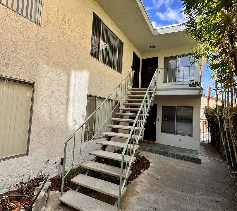 3966 Centre St