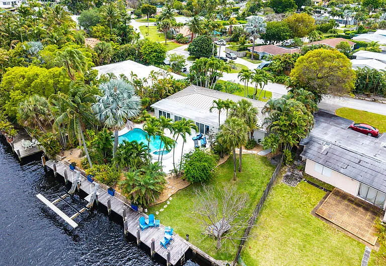 1733 Coral Gardens Dr — Photo 3