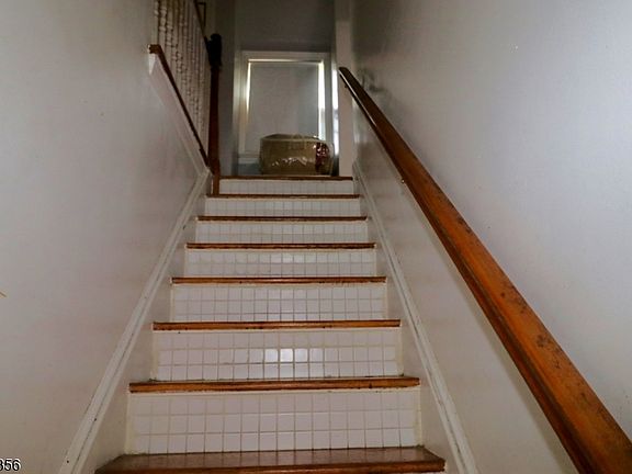 4th image of 236 Ross Ave