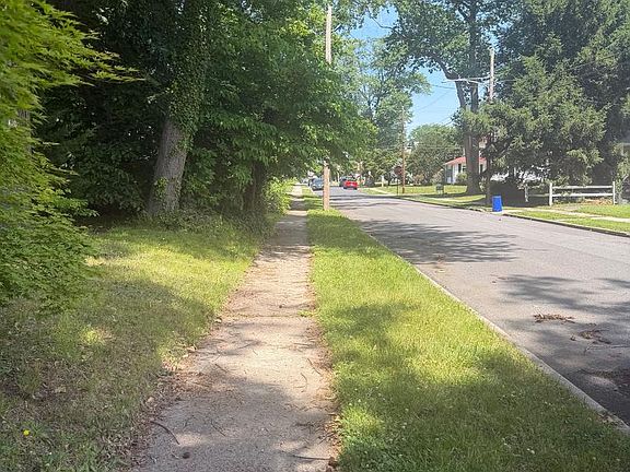 5th image of 108 Stratford Ave