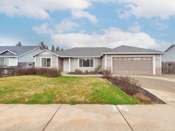 307 Gamay Dr, Cave Junction, OR 97523