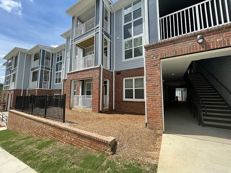 1, 2 and 3 Bedroom Apartments with Utilities near NCSU! — Photo 3