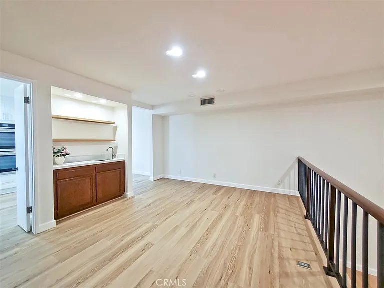 5345 White Oak Ave #G — Photo 8