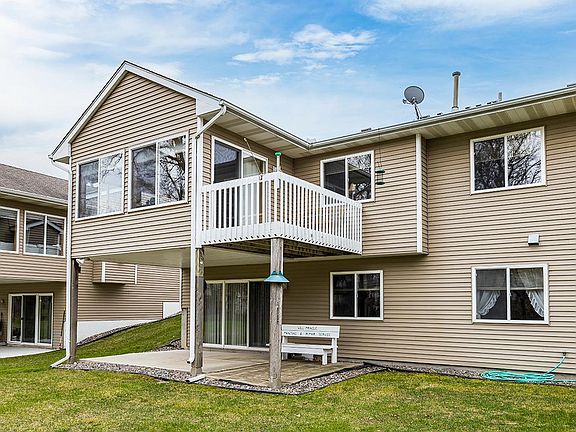 3rd image of 1335 Oriole Dr