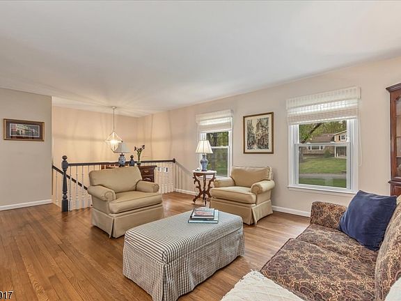 2nd image of 77 Windsor Way