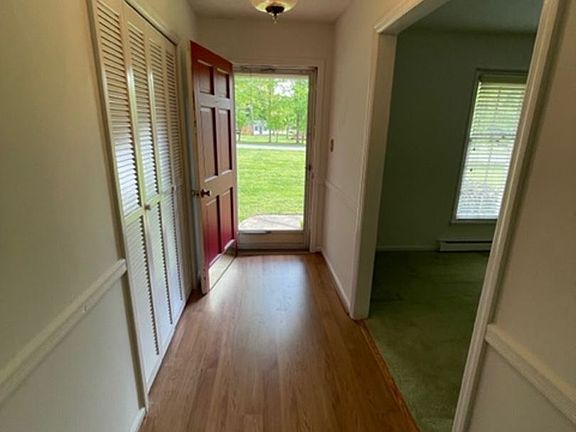 2nd image of 912 Dogwood Ln
