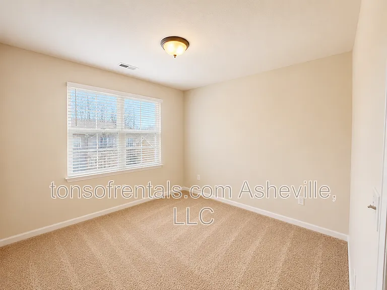 85 Farington Cir — Photo 17