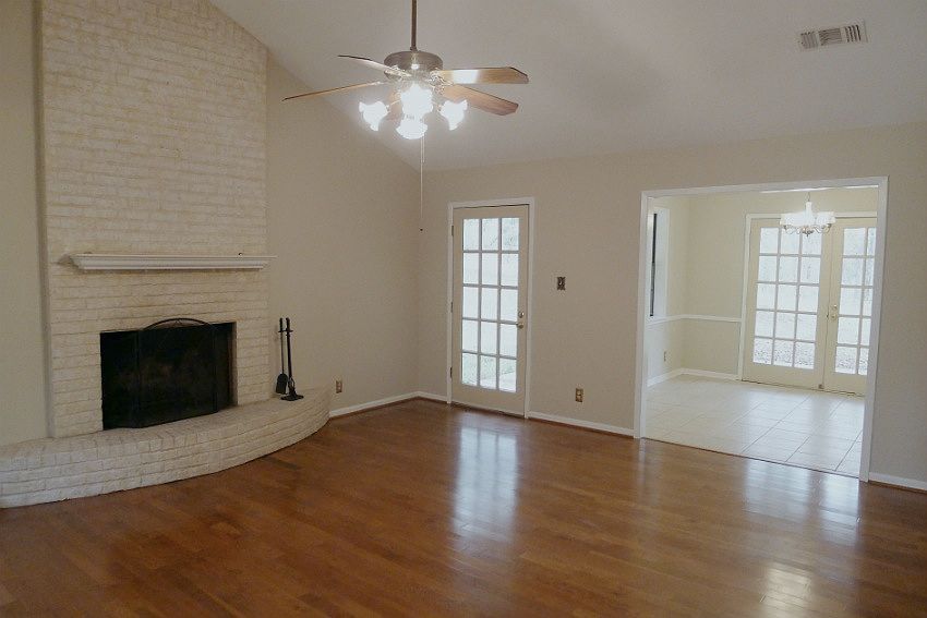1st image of 279 Neches Trce